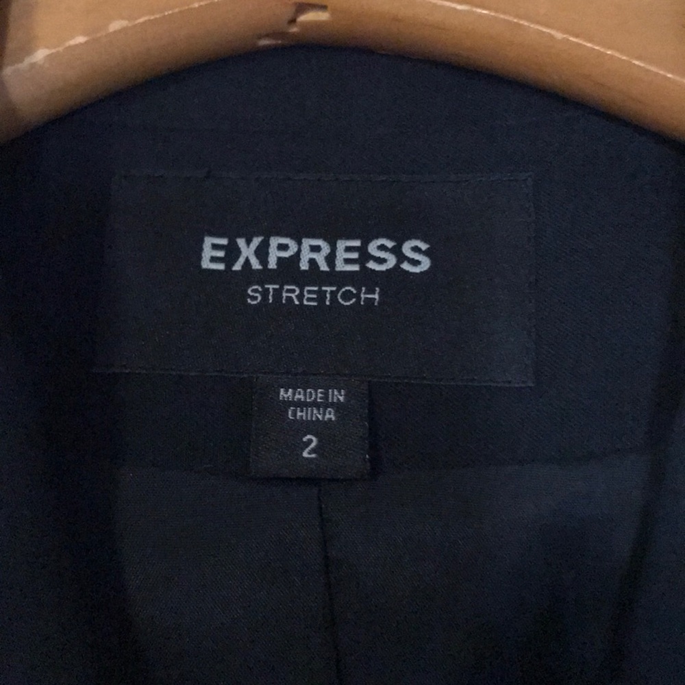 Express Suit - Picture 3 of 8